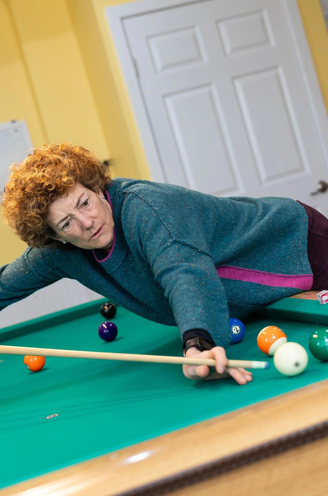 A woman playing pool